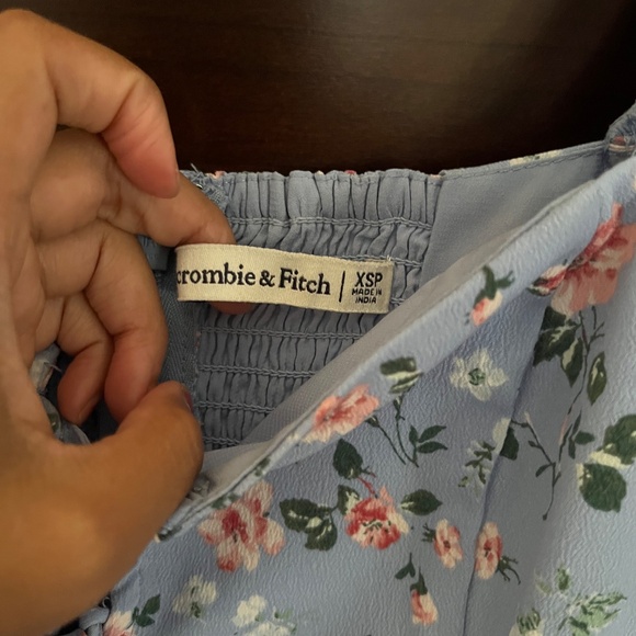 Beautiful summer dress - Picture 3 of 4